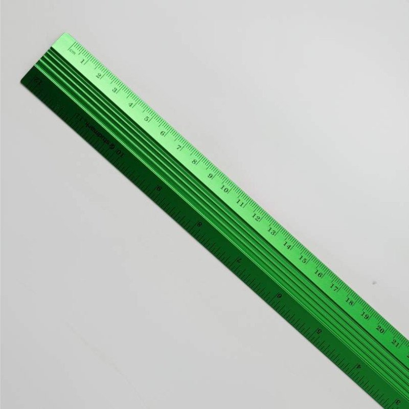 REGLA ALUMINIO VERDE 30CM STUDMARK